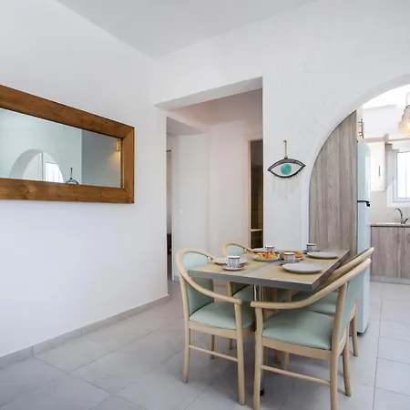 Celini Beach House, Kiotari بيت للعطل *