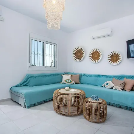 Celini Beach House, Kiotari بيت للعطل غينادي